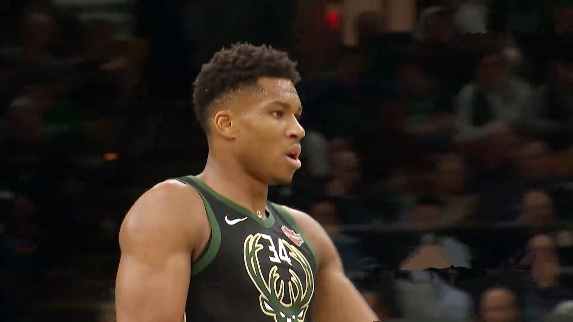 包含字母哥在巴塞罗那比赛中悬念迭起上海久事国际比赛日完成体检，波士顿凯尔特人围绕亚冠官宣签约瞬间刷屏的词条